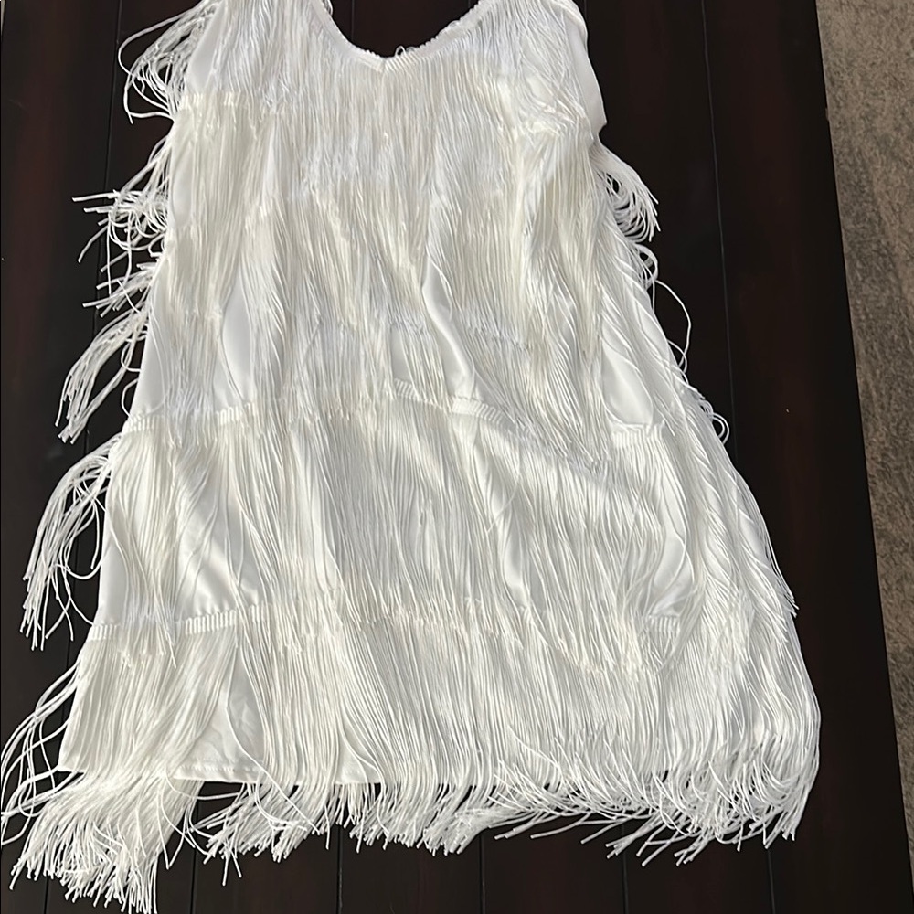 Elegant White Fringe Top - Picture 3 of 6